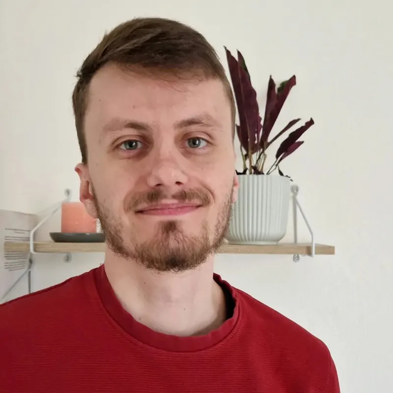 Portrait de Marius Thiesset, fondateur de Prisma Création, expert création de sites web et SEO local